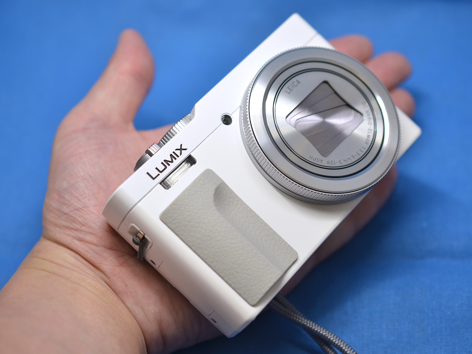 Panasonic LUMIX DC-TZ99 サイズ感