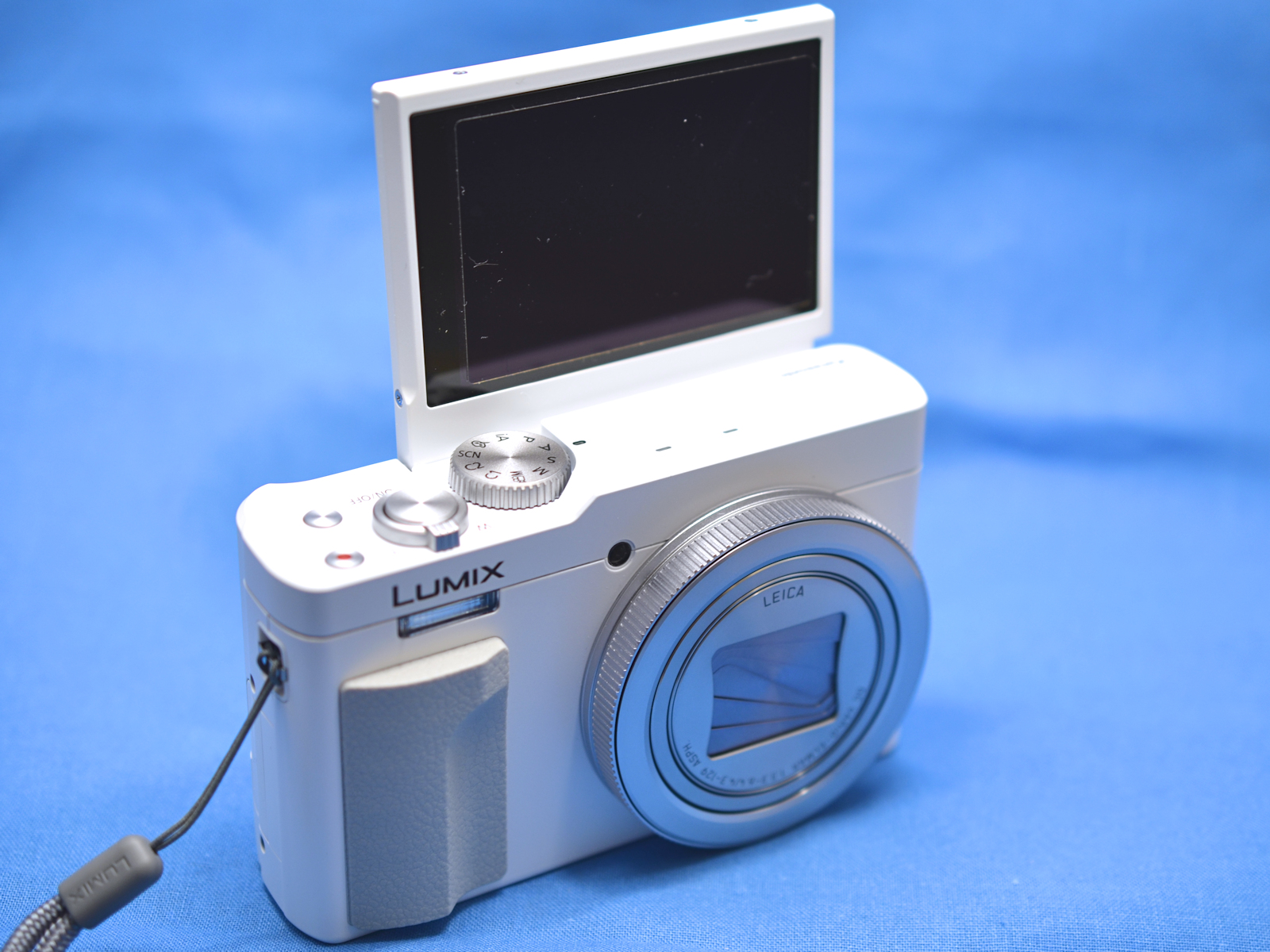 Panasonic LUMIX DC-TZ99 チルト液晶